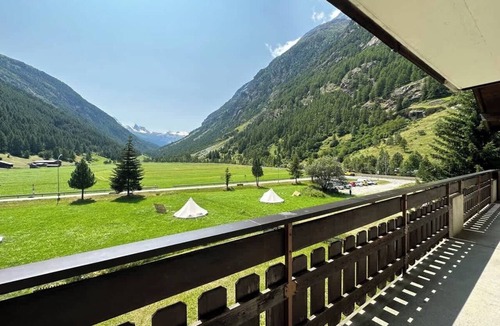 Taesch Apartment | Panoramic Apartment 500m to Zermatt Train