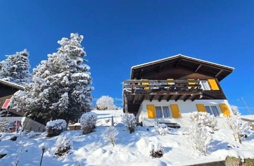 Grabs Ski Chalet | Panoramic Chalet Above the Sea of Fog