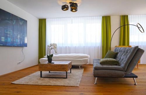 Landquart Apartment | Penthouse mit Panoramaterrasse & Bergblick in Landquart