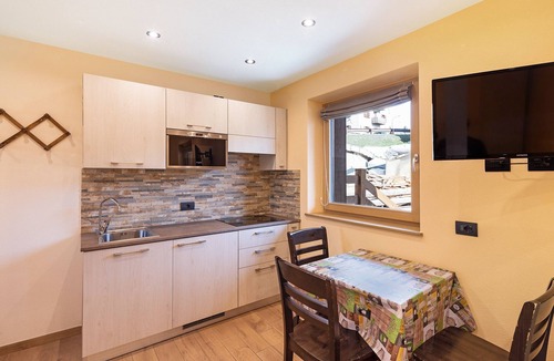 Trepalle Apartment | Pet-Friendly Apartment 'Angelina Casa Claudia' with Mountain View & Wi-Fi