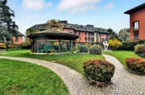 Lampugnano Apartment | Pool Fresh Garden Duomo 15 min San Siro Stadium Rho Fair 5 PAX