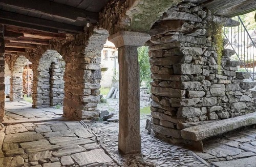 Aurigeno House | Portico by Interhome