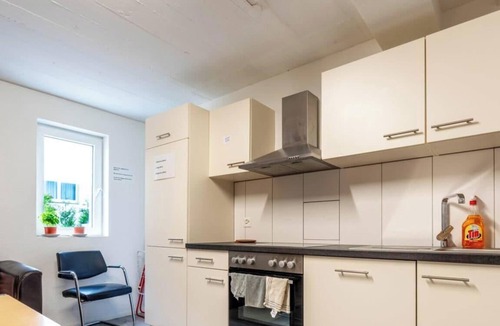 Seebach House | Private King Room | Garden | 8min Airport