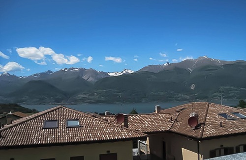 Colico Piano Apartment | Quattro Stagioni Summer Roof Terrace Holiday Apartment with Pool