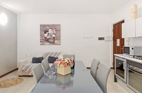 Montioni Apartment | Regarda - wine apartment Promenade in the centre with garden and pool