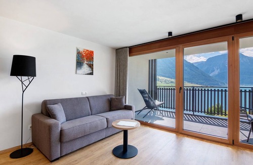 Resia Apartment | Residence Froy Apartment 6 – Lake View, Whirlpool & Breakfast Included