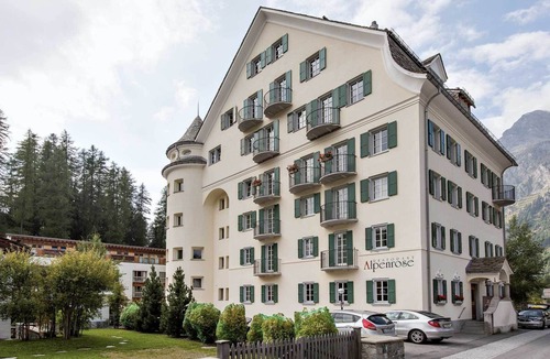 Sils-Maria Apartment | Residenza Alpenrose 34 – Bright 3.5-room flat with a balcony and panoramic views