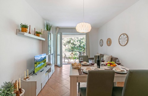 Ispra Apartment | Residenza il Mulino: Lake Maggiore Ispra Apt with Terrace, Ispra, Italy