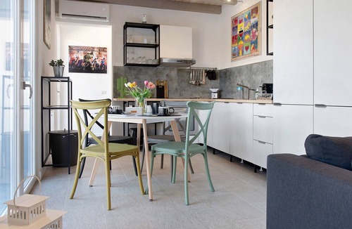 Laveno Apartment | 'Residenza La Fonte Dependance' – Perfect for Couples, Private Terrace, Air Conditioning