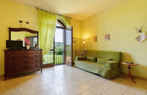 Castelletto Merli Apartment | Room 'Agriturismo Cascina Favorita - Q2' with Shared Garden and Wi-Fi
