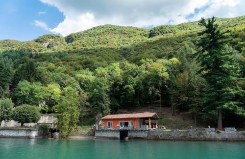 Valsolda Villa | Rustic Private Cottage front Lake with BOAT