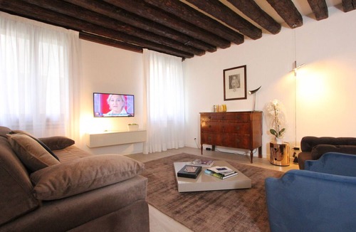 San Polo Apartment | San Polo Canal View, 500m from Rialto´s Bridge