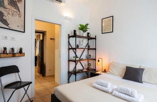 Chinatown Apartment | Sarpi Art Suite - The Arch of Peace & Pop Design