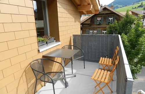 Zweisimmen Apartment | Simme-Tröimli Appartement/Fewo, Dusche, WC 4-Bettwohnung by Interhome