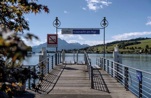 Kuessnacht Apartment | Soluna Stay | Lucerne | Mountains | Lake | Family-Friendly | Pilatus & Rigi View