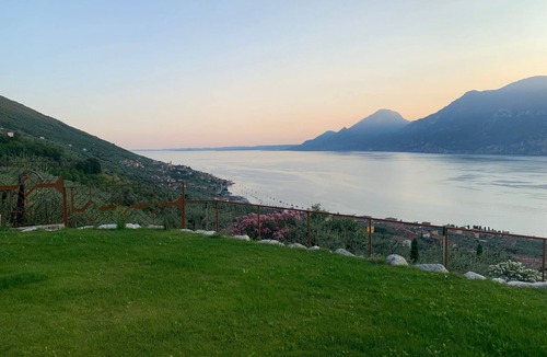 Cassone House | Sopralago ein Ferienhaus in Traumlage am Gardasee by Interhome