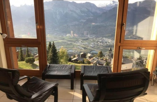 Veysonnaz Apartment | Spacious apartment near cable car