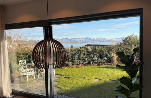 Horgen District Apartment | Spacious apartment with lake view and garden