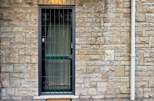 Stazione Apartment | Spacious Two-Bedroom Apartment with 2 Bathrooms and FREE Parking Between Downtown and the Airport