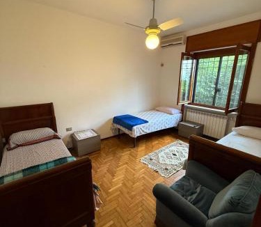 Trezzano sul Naviglio House | Stanza in Villa di pregio con giardino a 10 minuti da Milano - Parcheggio Gratuito