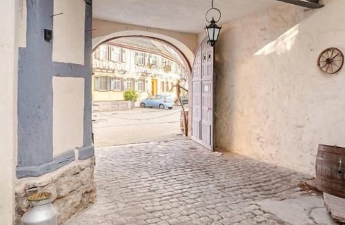 Konigsbach-Stein House | Stilhaus 1730 Etage