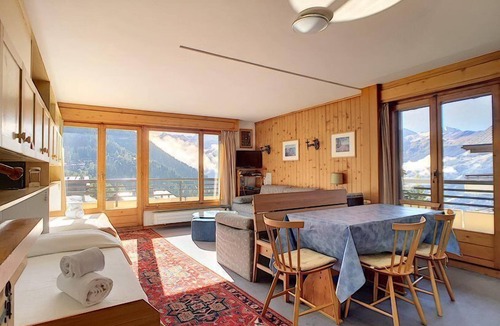 Verbier Apartment | Studio * - 6th floor - close to the centre, shops and bus stop - sunny balcony with very nice view