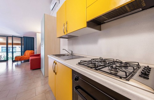 Toscolano Maderno Apartment | Studio Apartment 'Cozy Le Vele 7 Garda Lake' with Mountain View, Wi-Fi and Air Conditioning