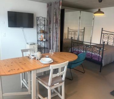 Blumenstein Apartment | Studio Happy Life Mountainview 5min Thun -25min Interlaken