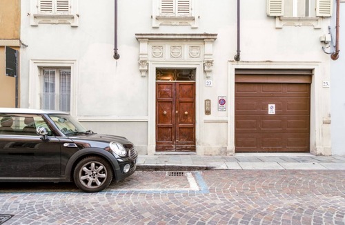Parma City Centre Apartment | Studio located on the ground floor of a building from 1900.In 35 square meters of space it accommodates up two people with a double sofa bed.In a quiet and residential location, right in the center.We are located within the ZTL (limited traffic area).Con