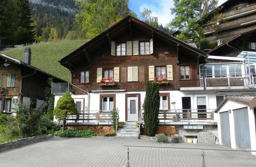 Zweisimmen Apartment | Studio Poli Studio, Dusche oder Bad, WC 2-Bettwohnung by Interhome