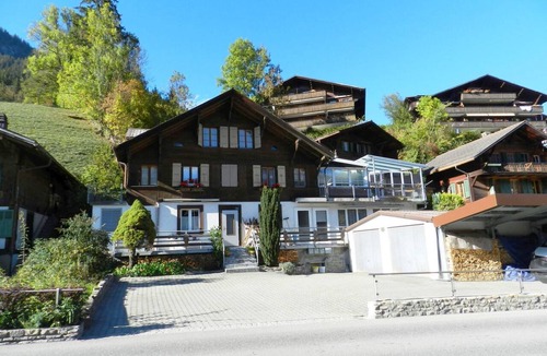 Zweisimmen Apartment | Studio Poli Studio, Dusche oder Bad, WC 2-Bettwohnung by Interhome