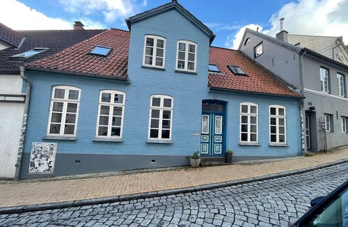Flensburg Apartment | Studio with a panoramic view, centrally located in the Old Town, quiet, Wi-Fi, free parking