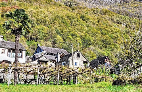 Maggia House | Stunning private villa for 4 people with patio and pets allowed
