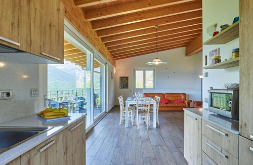 Peglio House | Stunning private villa for 8 people with WIFI, TV, terrace and pets allowed