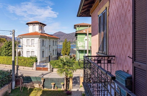 Porto Ceresio House | Stunning villa for 8 guests with WIFI, TV and balcony