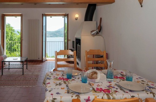 Cannero Riviera House | Stunning villa for 4 guests with WIFI, TV, balcony and pets allowed
