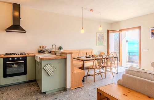 Peglio House | Stunning villa for 5 guests with WIFI, TV and terrace