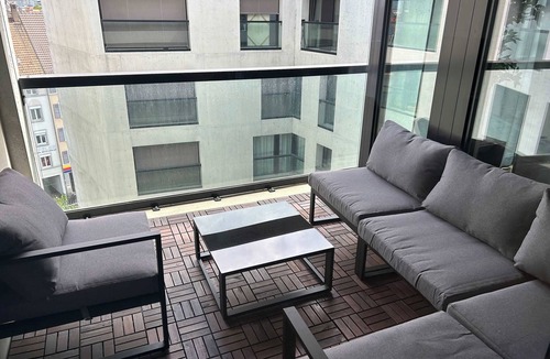 St. Johann Apartment | Stylish 2.5-Room + Basel Card | 6th-Floor Comfort
