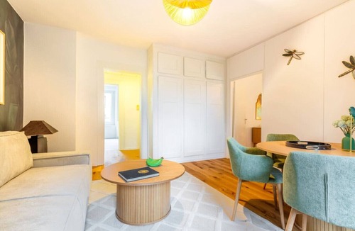 District 6 Apartment | Stylish 3-BR design flat with terrace · Kreis 6