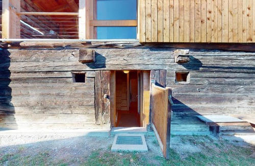 Obermutten House | Stylish architects hut ski lift