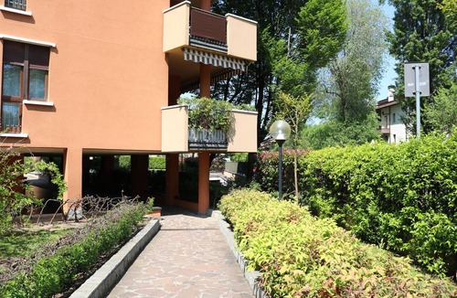 Monza Apartment | Stylish Studio | Double Bed + 2 Single Beds | City Centre