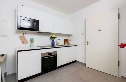 Lugano Apartment | {Suite 613} Gym, Business Room, Modern, Relax