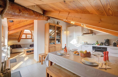Oulx Apartment | Sunny Penthouse with Mountain View, Oulx, Italy
