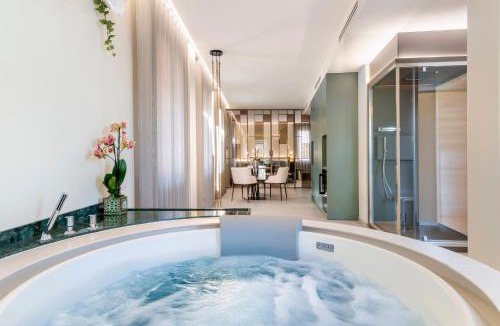 Sirmione Old Town Apartment | Syrmioncello - Castle Lounge
