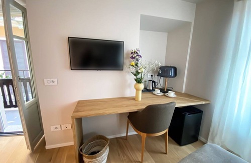 Belgirate Apartment | The Tower Belgirate - Luxury Rooms - Camellia