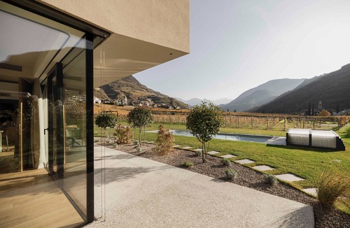 Centro - Piani - Rencio Apartment | Trianglhof Apartment 'Rentsch' with Stunning Mountain View and Private Garden
