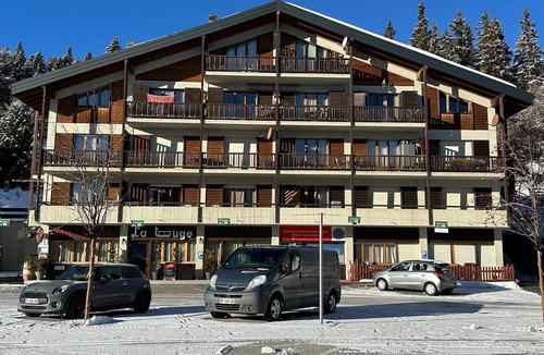 Vex Apartment | Ultimate Ski Condo – 4 Valleys, Ski-in/out , Swiss