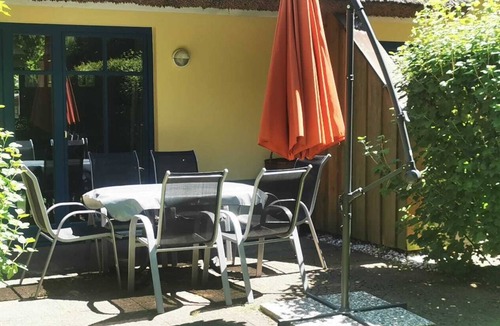Puddemin House | Vacation home Holunder 2 - Family time under thatch at the Puddeminer Wiek