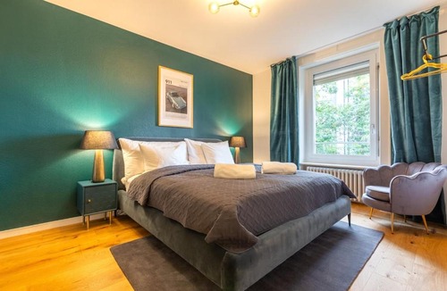 District 6 Apartment | Velvet Flat · Unterstrass