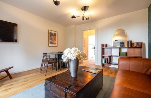 District 6 Apartment | Velvet Flat · Unterstrass